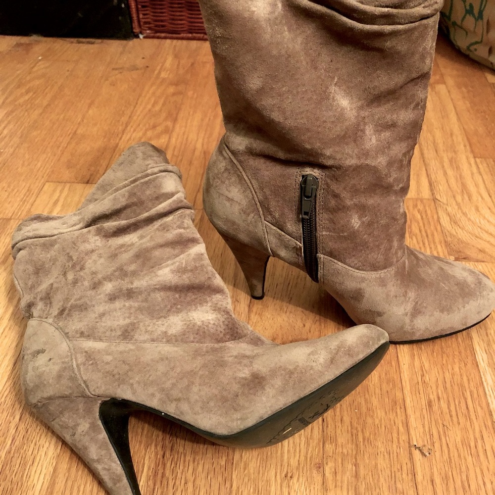 Rocket dog sand coloured suede boots